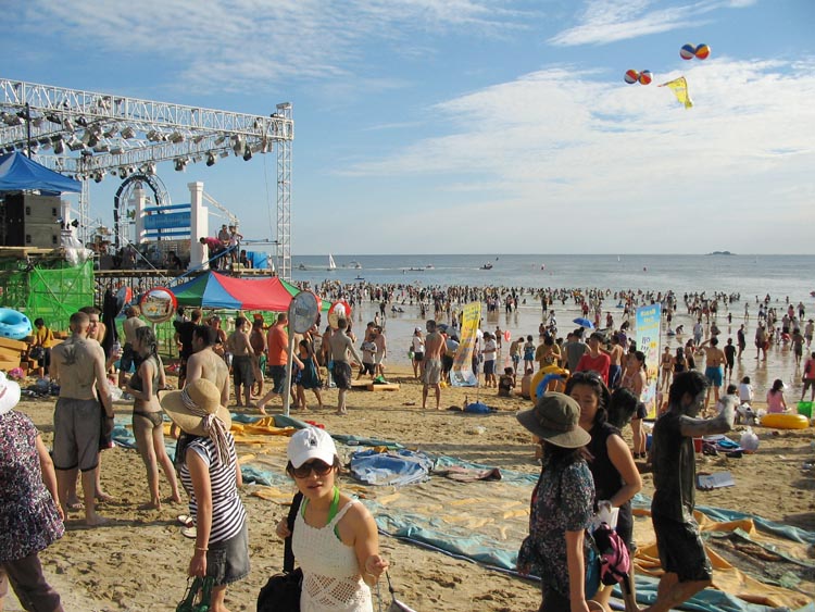 The mud festival on Daecheon Beach. (Wikimedia Commons)
