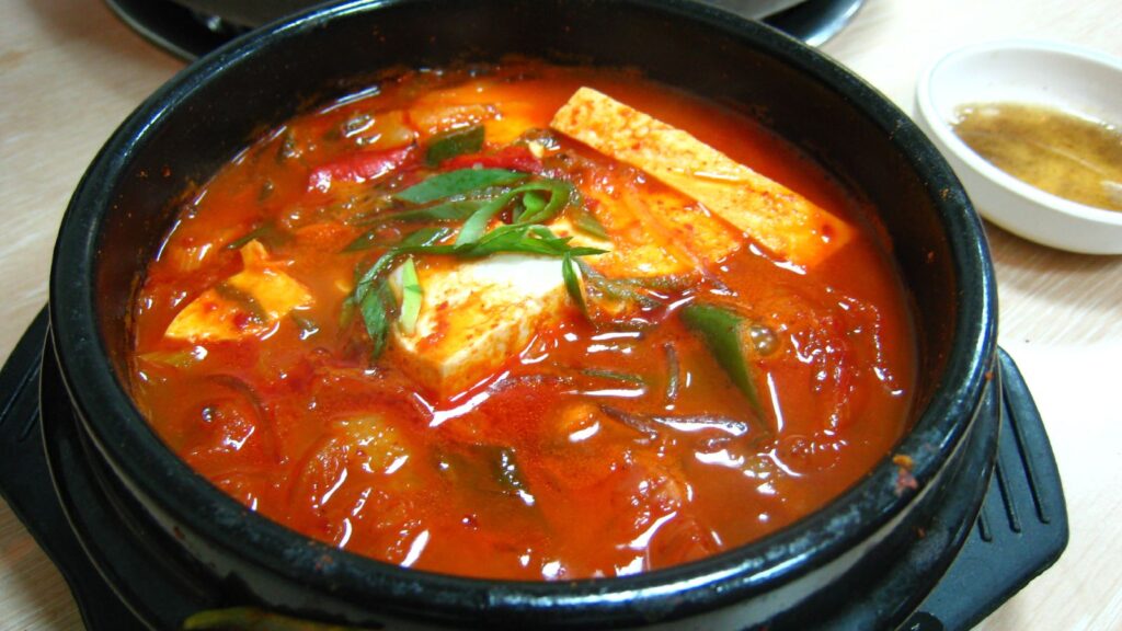 A simmering pot of kimchi stew with tofu. (Wikimedia Commons)