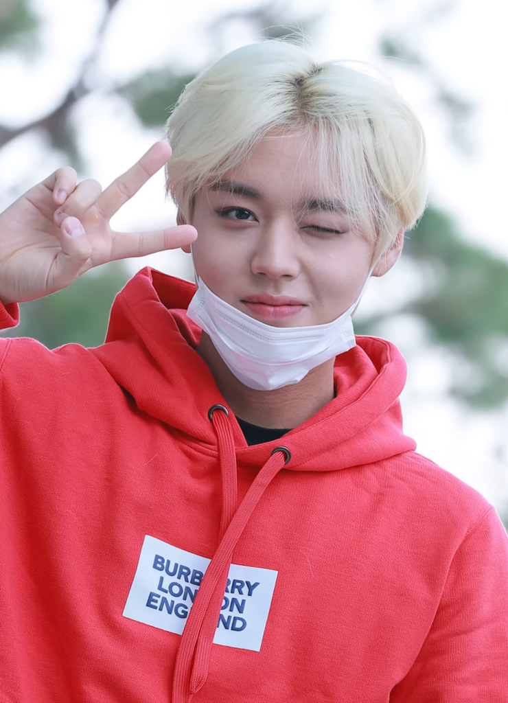 Park Ji-hoon at a Music Core recording, 2020. (Wikimedia Commons)