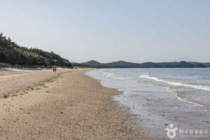 삼봉해수욕장 — a filming location of The WONDERfools (출처: 한국관광공사)