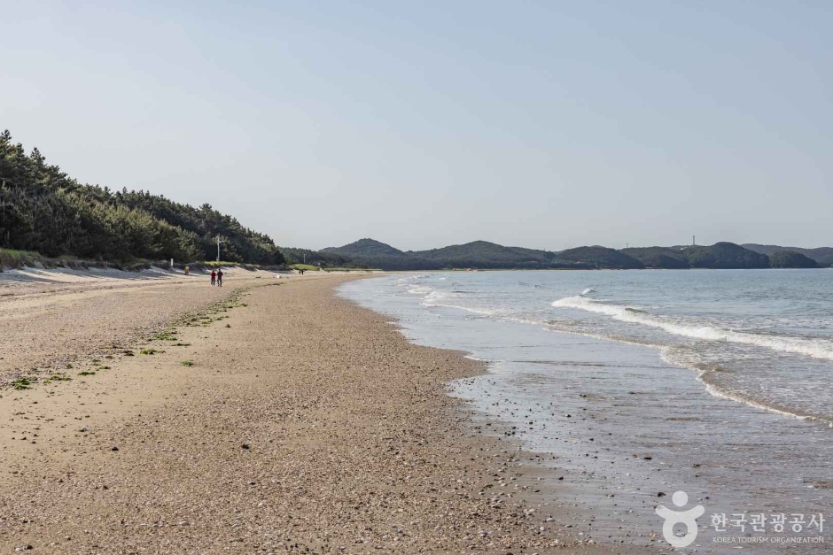 삼봉해수욕장 — a filming location of The WONDERfools (출처: 한국관광공사)
