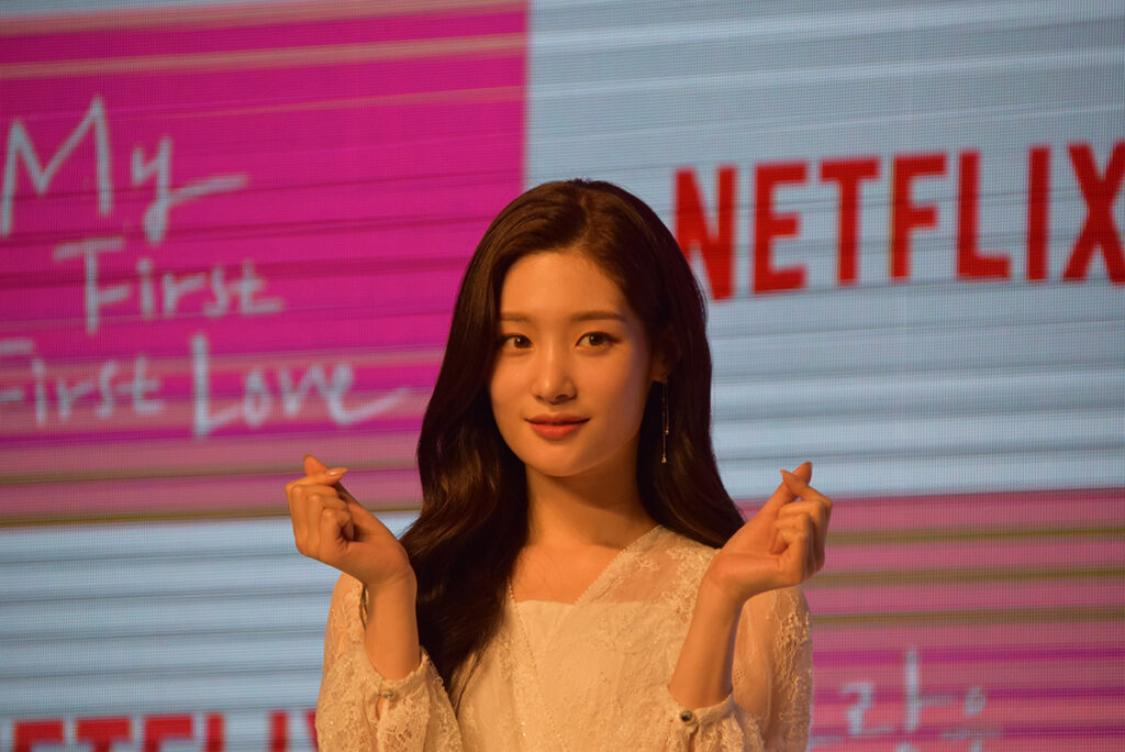 Jung Chae-yeon, who plays rookie lawyer Kang Hyo-min. (Photo: PARKJAEWAN4wiki, CC BY-SA 4.0, via Wikimedia Commons)