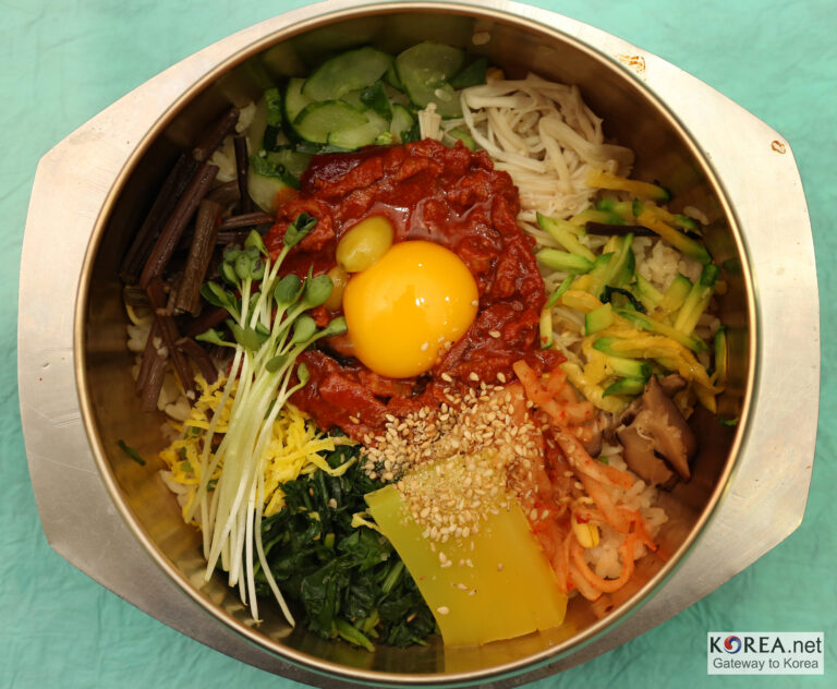 Bibimbap (Korean mixed rice).
