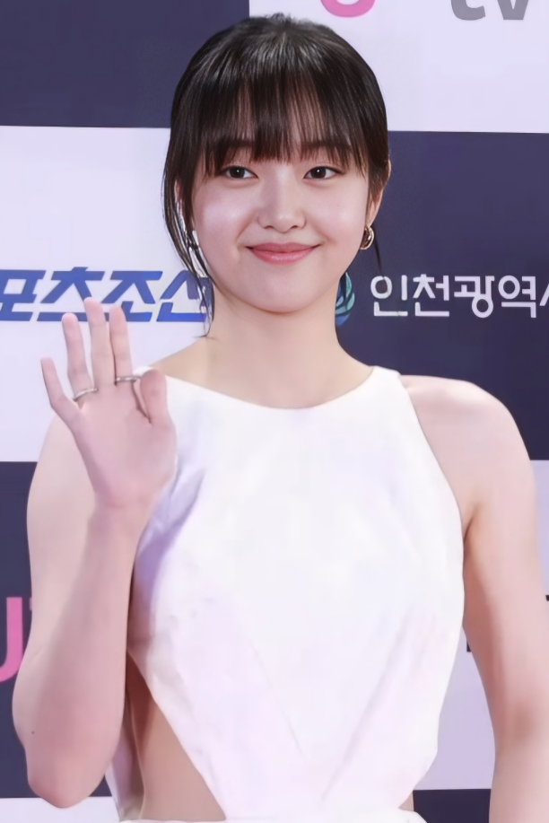 Kim Hye-jun (김혜준), who plays Kim Min-sook, at the 3rd Blue Dragon Series Awards in July 2024 — press photo, not a still from the series. (Photo: 티비텐 TV10, CC BY 3.0 via Wikimedia Commons)