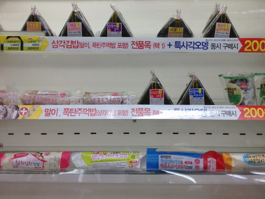 Interior of a 24-hour convenience store in Incheon, South Korea — an illustrative scene evoking the everyday setting of the K-Drama "Cashero" (not a confirmed filming location). (Photo: Sharon Hahn Darlin, CC BY 2.0 via Wikimedia Commons)