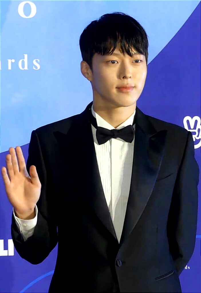 Jang Ki-yong, who plays the by-the-book team leader. (Photo: NewsInStar, CC BY 3.0, via Wikimedia Commons)