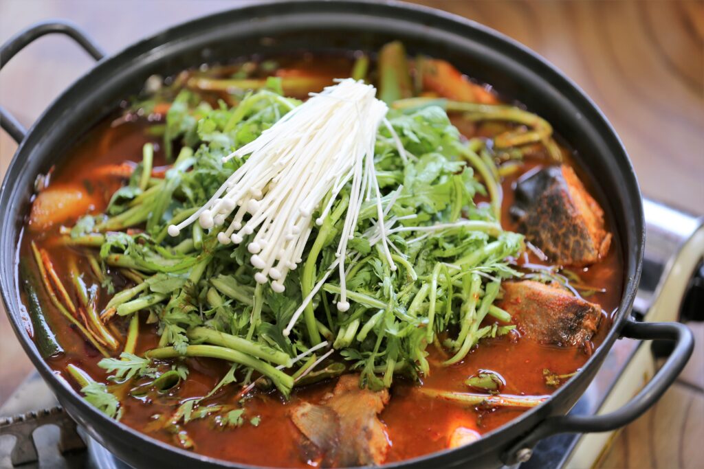 매운탕 (spicy freshwater fish stew) — represented by ssogari-maeuntang (spicy mandarin fish stew) — a representative photo of the dish, not necessarily from the restaurants above. Photo: hyun chun kim (via Pixabay), CC0. Source: Wikimedia Commons, File:Ssogari-maeun-tang.jpg