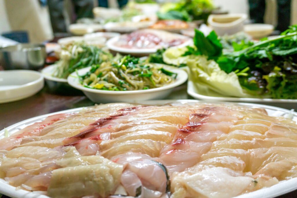 모듬회 (modeumhoe) — assorted sliced raw fish (hoe) platter — a representative photo of the dish, not necessarily from the restaurants above. Photo: littlepepper (via Pixabay), CC0 / public domain dedication, via Wikimedia Commons