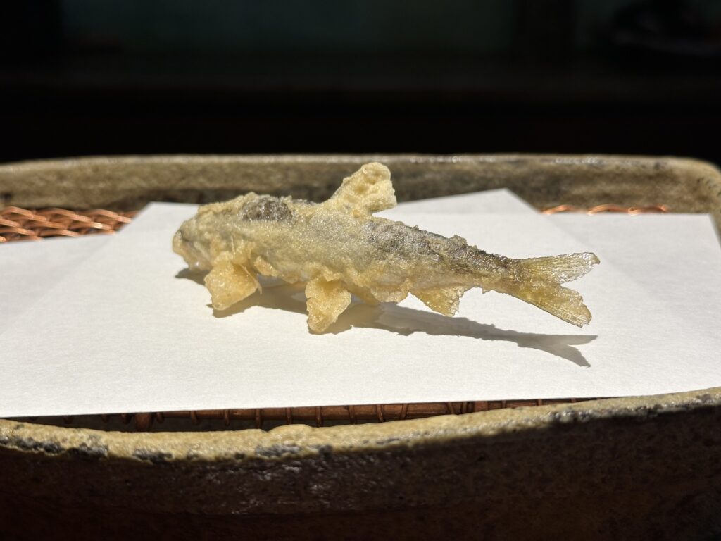 Euneo-twigim — battered, deep-fried sweetfish, small enough to eat bones and all. (Photo: Zheng Zhou, CC BY-SA 4.0, via Wikimedia Commons)