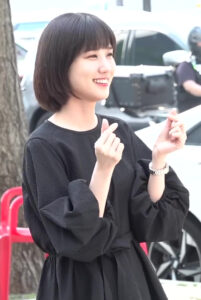 Park Eun-bin, who plays Woo Young-woo, in July 2022 (general portrait, not from this show). (Photo: ν°λΉν
TV10, CC BY 3.0, via Wikimedia Commons)