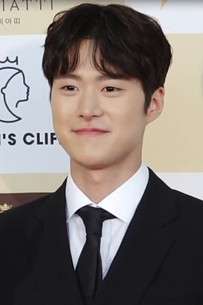Gong Myung (공명), who plays Gu Jun-mo, at the 24th Chunsa Film Festival (Photo: Korea Dispatch / dispatchsns, CC BY 3.0 via Wikimedia Commons). This is a red-carpet press photo, not a still from the drama.