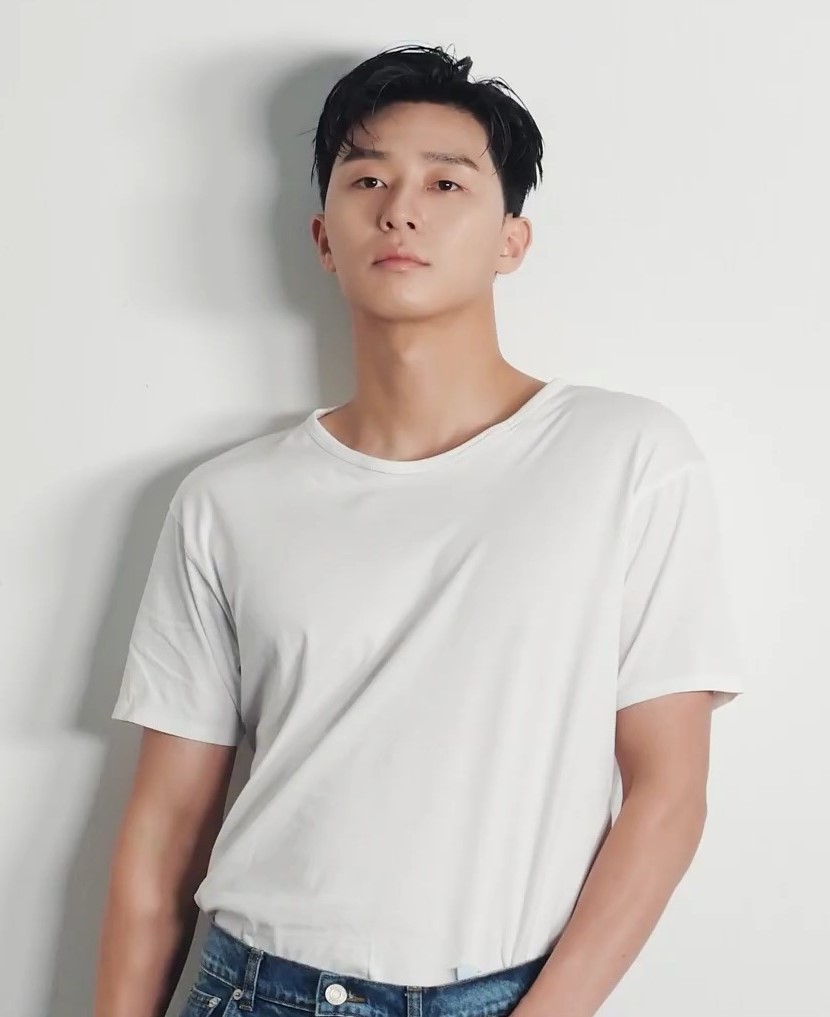 Park Seo-joon (λ°μμ€), who plays pawnshop owner Jang Tae-sang β a press/photoshoot photo for Marie Claire Korea, not a still from the drama (Photo: Marie Claire Korea, CC BY 3.0 via Wikimedia Commons)