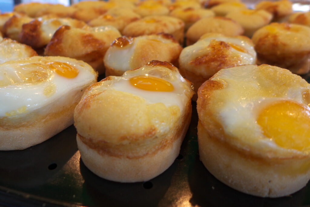 Freshly made gyeranppang from a Seoul street stall, best eaten hot in cold weather.