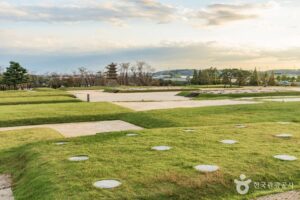 익산 왕궁리유적 [유네스코 세계유산] — a filming location of Hellbound (출처: 한국관광공사)