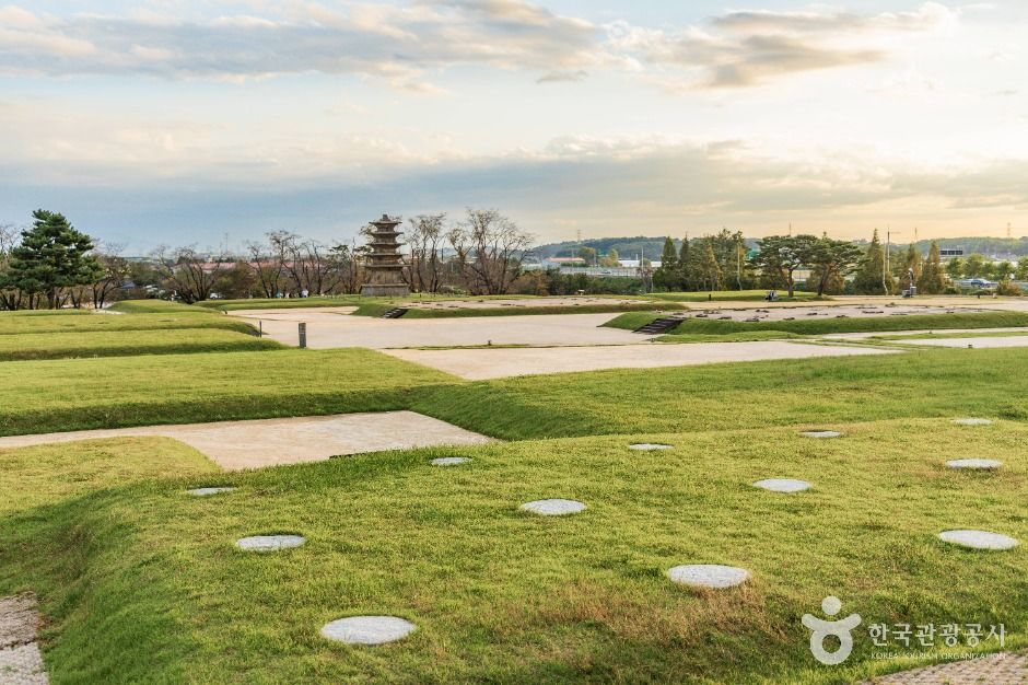 왕궁리유적, Iksan (a UNESCO World Heritage site) — Hellbound was filmed in the Iksan/Daejeon area (출처: 한국관광공사)