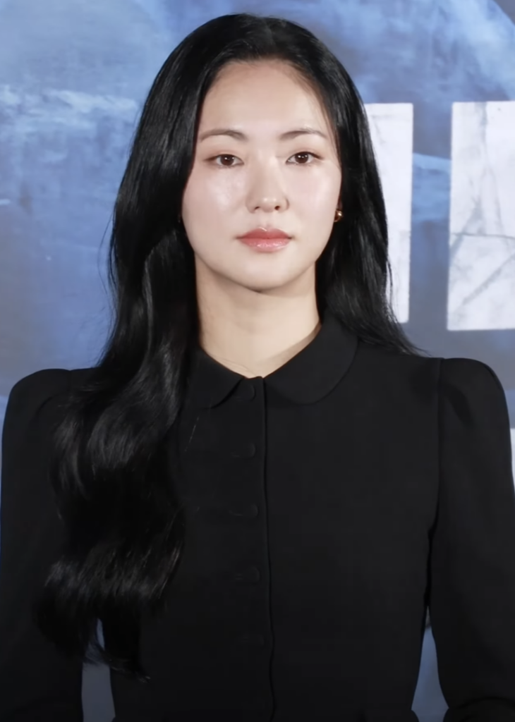 Jeon Yeo-been at a press conference for the film Harbin, November 2024. (Photo: TV10, CC BY 3.0, via Wikimedia Commons)