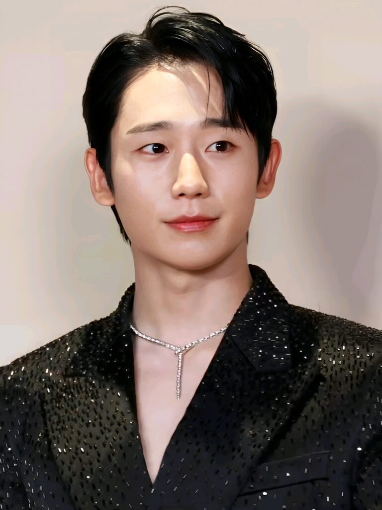 Jung Hae-in at a Bvlgari event, March 2025. (Photo: 티비텐 TV10 (TV10 / Ten Asia, via YouTube), CC BY 3.0 (Creative Commons Attribution 3.0 Unported), via Wikimedia Commons)