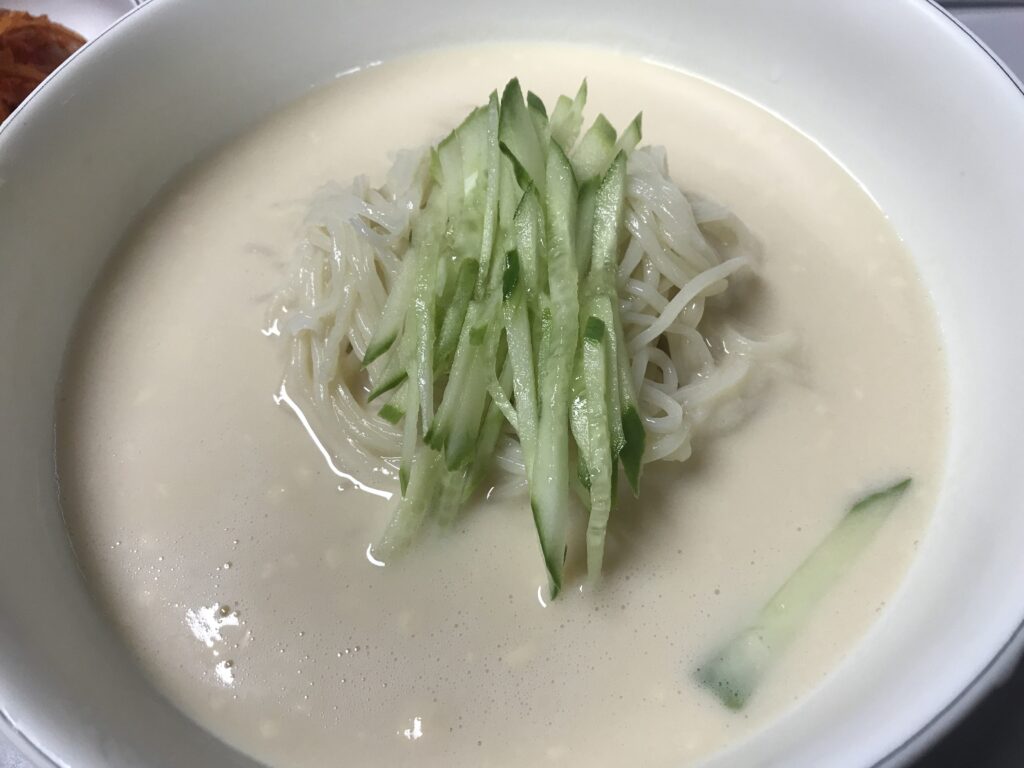 A home-style bowl of kong-guksu topped with cucumber, ready to be salted at the table. (Photo: lazy fri13th, CC BY 2.0 via Wikimedia Commons)