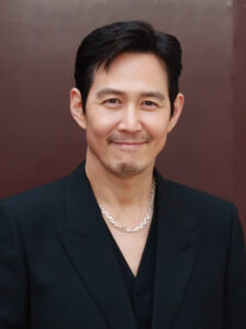 Lee Jung-jae, the first Asian actor to win the Emmy for Lead Actor in a Drama Series. (Photo: ν°λΉν
TV10 (TV10 YouTube channel), CC BY 3.0 (Creative Commons Attribution 3.0 Unported), via Wikimedia Commons)