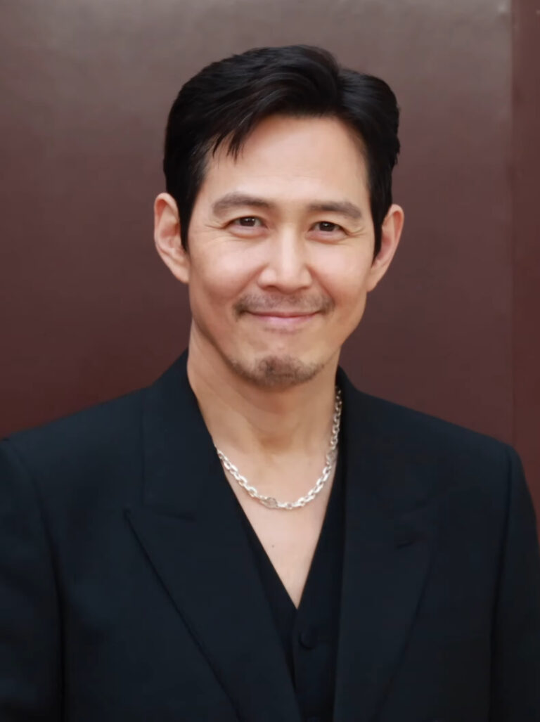 Lee Jung-jae, the first Asian actor to win the Emmy for Lead Actor in a Drama Series. (Photo: 티비텐 TV10 (TV10 YouTube channel), CC BY 3.0 (Creative Commons Attribution 3.0 Unported), via Wikimedia Commons)