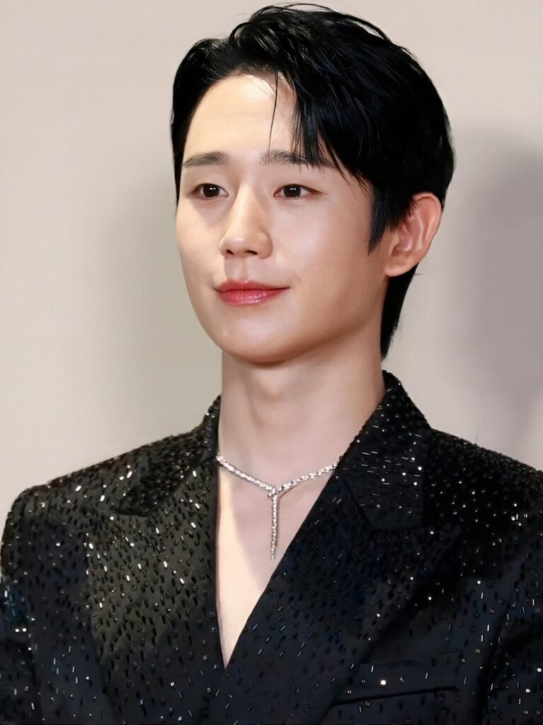 Jung Hae-in, who plays architect Choi Seung-hyo, at an event in March 2025. (Photo: Jin-gook, CC BY 3.0, via Wikimedia Commons)