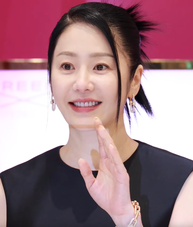 Go Hyun-jung, who portrays Kim Mo-mi in the drama's final timeline as Prisoner 1047, in 2023 — a press photo, not a still from Mask Girl (Photo: 티비텐 TV10, CC BY 3.0 via Wikimedia Commons)