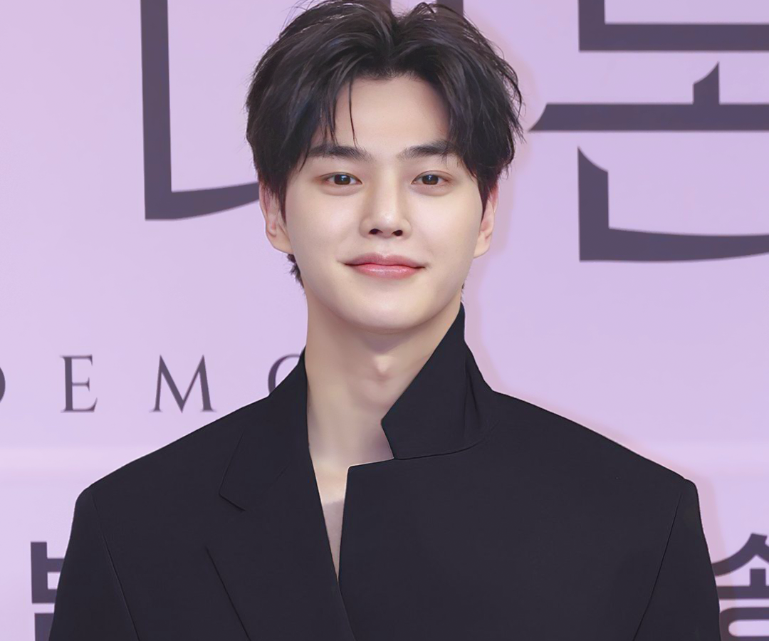 Song Kang, who plays the demon Jeong Gu-won in My Demon, at a public event in November 2023 — the month the drama premiered. Public-event photo, not a still from the show. Photo by 티비텐 TV10 via Wikimedia Commons.