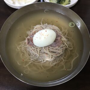Mul-naengmyeon: springy cold noodles in an icy, tangy beef-and-dongchimi broth. (Photo: chomjong, CC BY 2.0, via Wikimedia Commons)