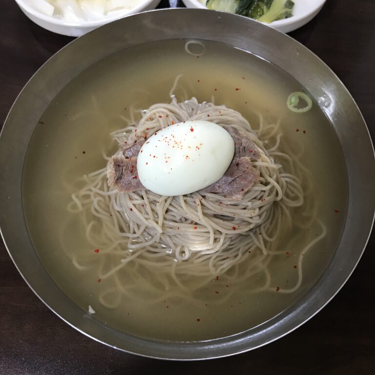 Mul-naengmyeon: springy cold noodles in an icy, tangy beef-and-dongchimi broth. (Photo: chomjong, CC BY 2.0, via Wikimedia Commons)