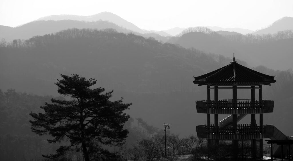 A wide view across Okjeong-ho Lake, Imsil-gun. Photo: Korea.net / Korean Culture and Information Service, via Wikimedia Commons (CC BY-SA 2.0).