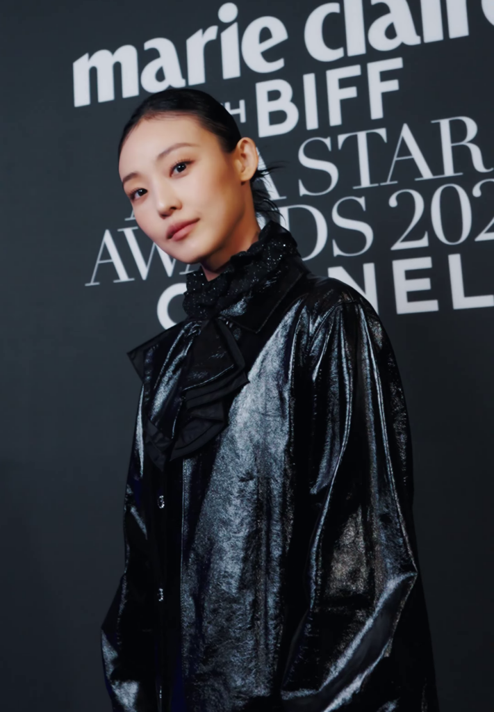 Jeon So-nee (전소니), who leads Parasyte: The Grey as Jeong Su-in / Heidi, at the 2025 Marie Claire Asia Star Awards — a press/event photo, not a still from the show (Photo: Marie Claire Korea, CC BY 3.0 via Wikimedia Commons).