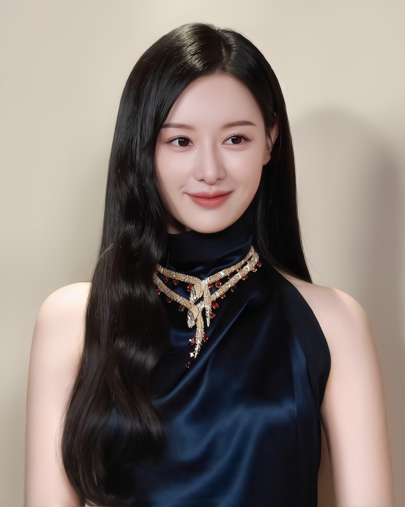 Kim Ji-won at a March 2025 public appearance. An actor portrait, not a scene from Queen of Tears. Photo: TV10 / CC BY 3.0 via Wikimedia Commons.