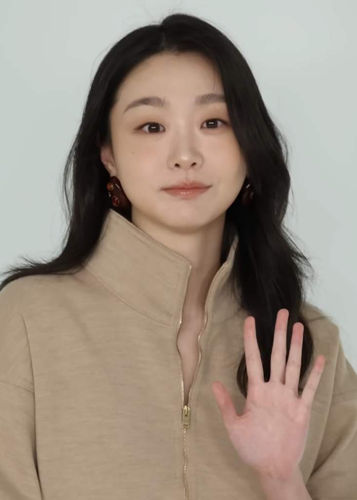 Kim Da-mi, who stars as AI researcher Gu An-na (general portrait, not from this film). (Photo: K-POPit TV10, CC BY 4.0, via Wikimedia Commons)