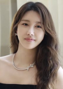 Lee Ji-ah, who plays Shim Su-ryeon, at an event in May 2025 (general portrait, not a still from the series). (Photo: TV10, CC BY 3.0, via Wikimedia Commons)