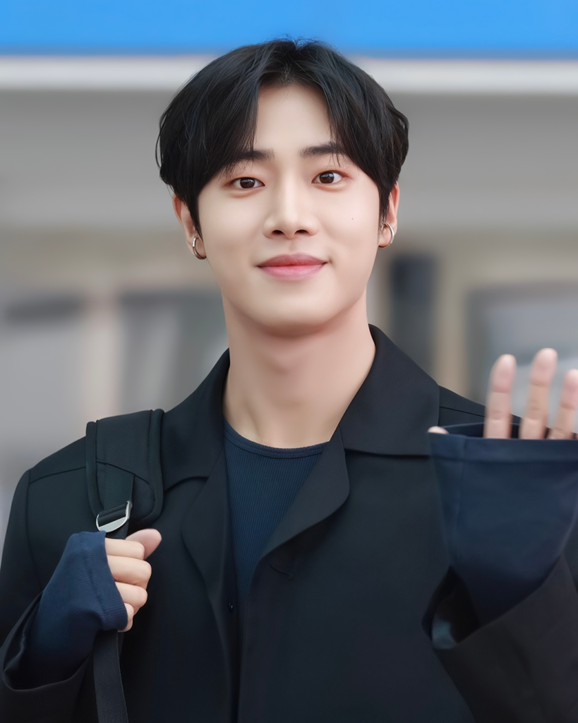 Choo Young-woo (추영우), who plays trauma-team recruit Yang Jae-won, at Incheon International Airport in May 2025. This is a press/event photo, not a still from the show. (Photo: 티비텐 TV10, CC BY 3.0 via Wikimedia Commons)