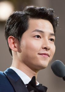 Song Joong-ki, who plays Vincenzo Cassano, at the Style Icon Asia event in March 2016 (general portrait, not a still from the series). (Photo: Pabian, CC BY 4.0, via Wikimedia Commons)