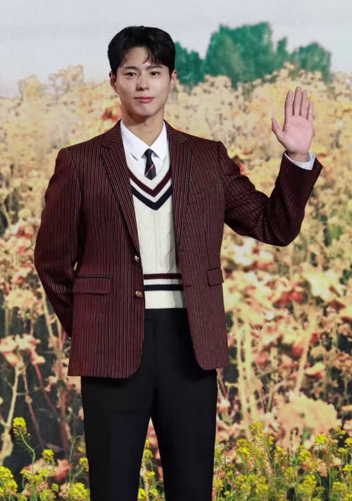 Park Bo-gum, who plays Yang Gwan-sik, at the press conference for When Life Gives You Tangerines on 5 March 2025. Photo by 티비텐 TV10 via Wikimedia Commons, CC BY 3.0.
