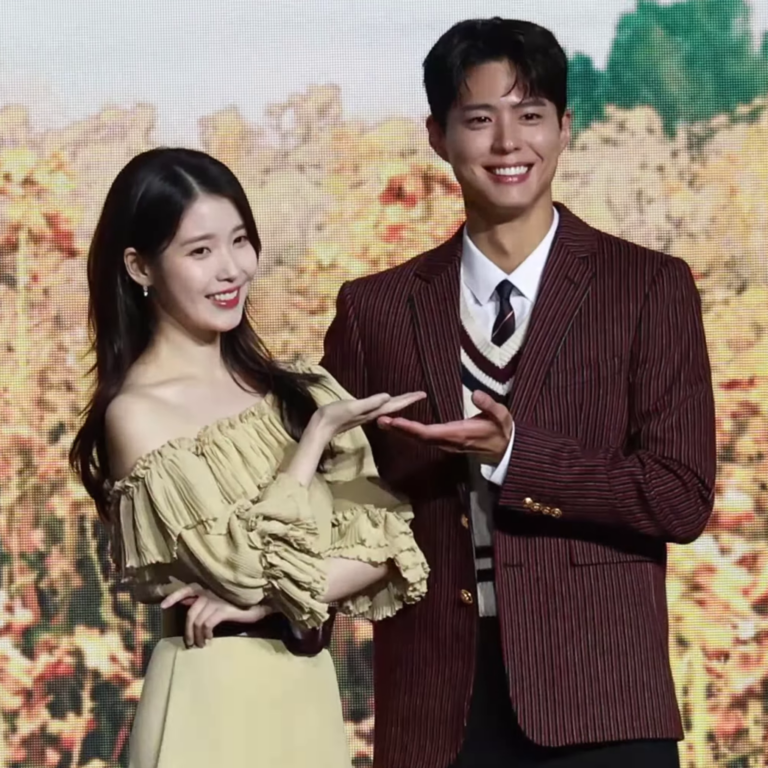 Lead actors IU (Lee Ji-eun, who plays Ae-sun) and Park Bo-gum (who plays Gwan-sik) at the official press conference for When Life Gives You Tangerines, held 5 March 2025. Photo by 티비텐 TV10 via Wikimedia Commons, CC BY 3.0.