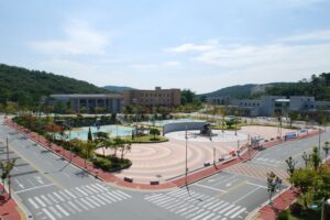 Dankook University's Jukjeon campus in Yongin, reported by fan location guides as the setting for the drama's university flashbacks. (Photo: HanKooKin, Public Domain, via Wikimedia Commons)
